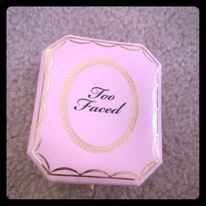 Too Faced Highlighter
